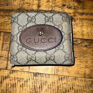 Gucci Feline Bifold Wallet - GG Supreme